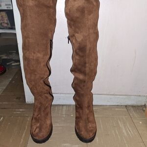 Chic Brown Heeled Boots